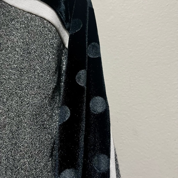 Pink VS Rare shiny long sweatshirt with velvet polka dots on the sleeves - Picture 5 of 15